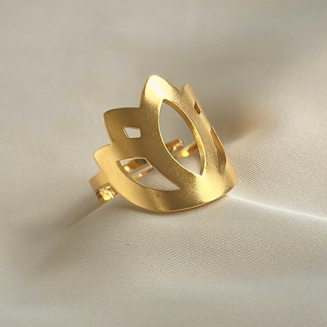 Grand Mudita Band – Bold Adjustable Statement Ring for Mindful Living