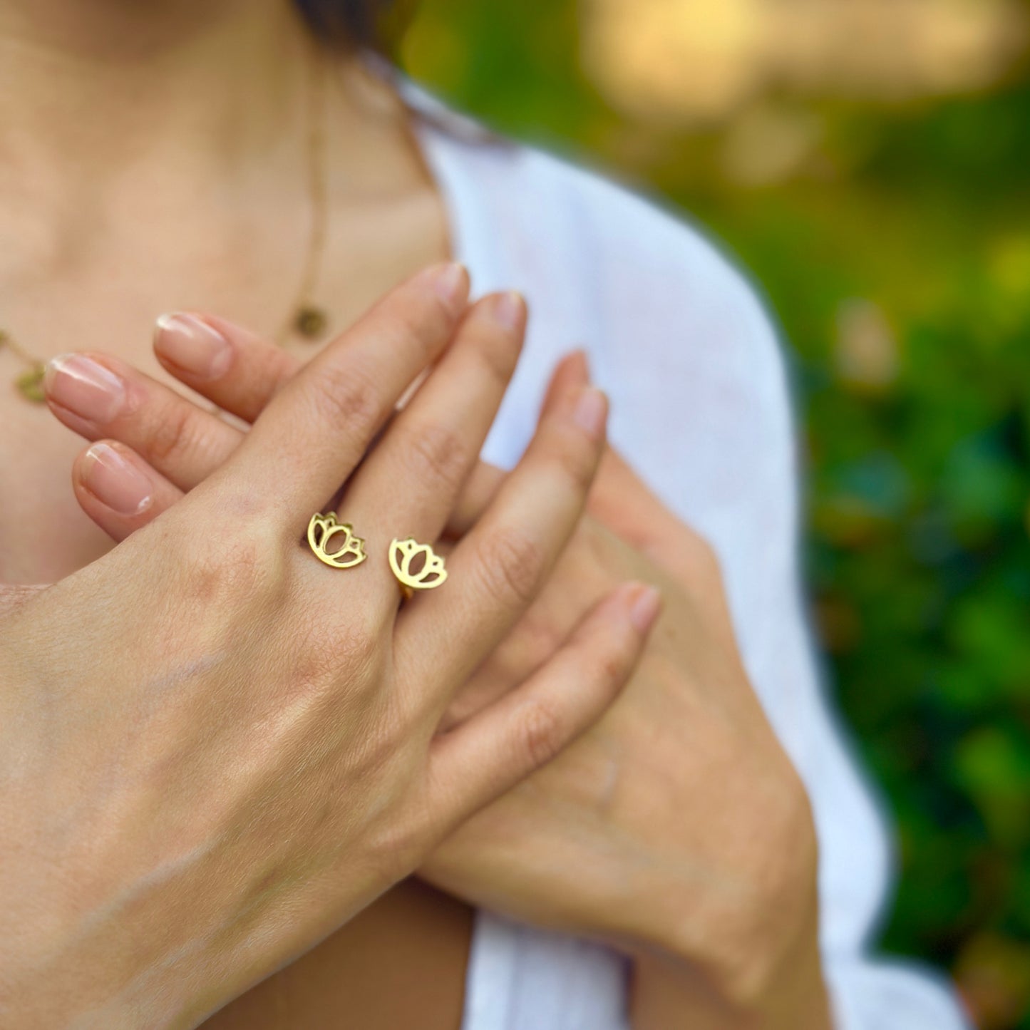 Dvi Dama Band Double Lotus ring