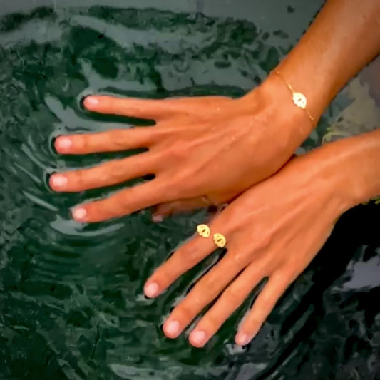 Dvi Dama Band Double Lotus ring
